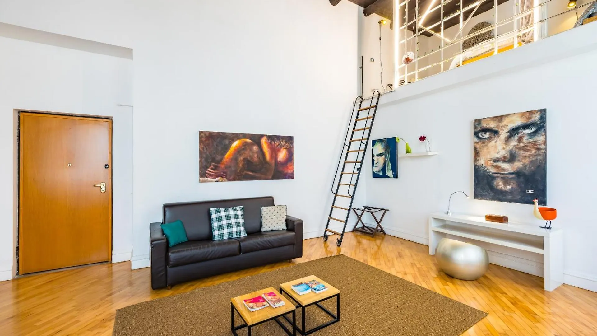 Gorgeous Loft By Napoliapartments